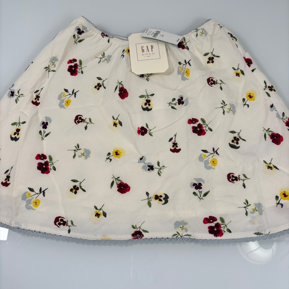 GAP x DOEN GIrls Small 6-7 White Floral Mini Skirt NWT Lace Trim Pansy Print